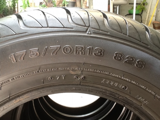 ขายยาง"DUNLOP" 175/70/13 สภาพสวยจัด 95\%