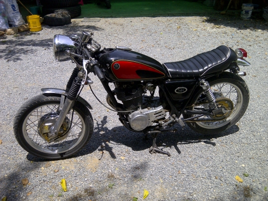 ขายsr400 คาเฟ่ หรือแลก วิบาก cb400 เสนอ มาคับ