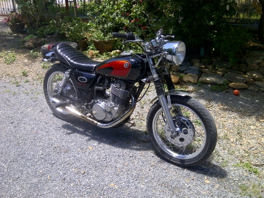 ขายsr400 คาเฟ่ หรือแลก วิบาก cb400 เสนอ มาคับ