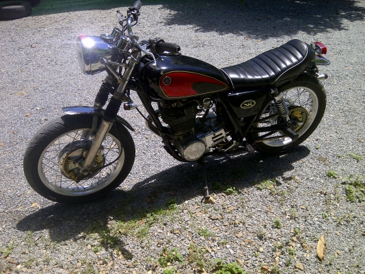 ขายsr400 คาเฟ่ หรือแลก วิบาก cb400 เสนอ มาคับ