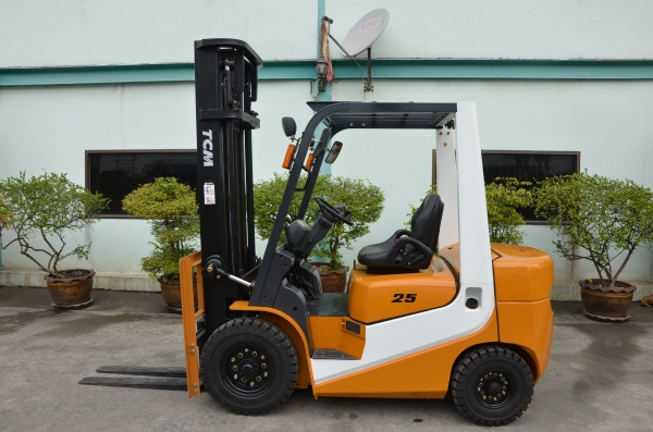 ขาย Tcm FD25T6 ดีเซล Isuzu C240 ออโต้	2.5 ตัน ยกสูง 4 เมตร