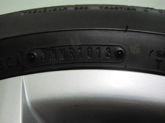 ขายยางพร้อมกะทะและฝาครอบรถ VIOS ป้ายแดงปี 13 ขนาด 185/60R15 ขายยางพร้อมกะทะและฝาครอบรถ VIOS ป้ายแดงปี 13 ขนาด 185/60R15