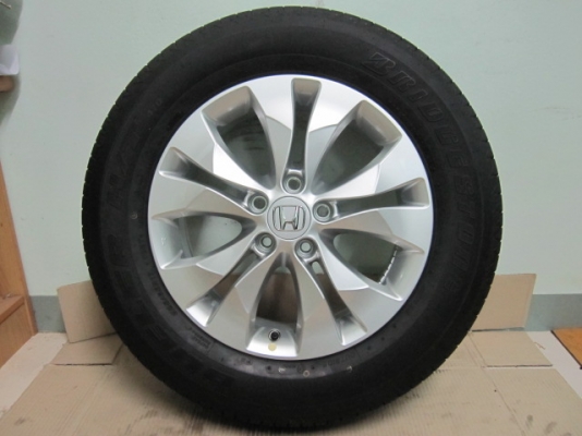 ขายล้อแม็ก HONDA CRV พร้อมยางป้ายแดงปี 13 ขอบ 17 สภาพใหม่มากๆ วิ่งไม่ถึง 50 โล