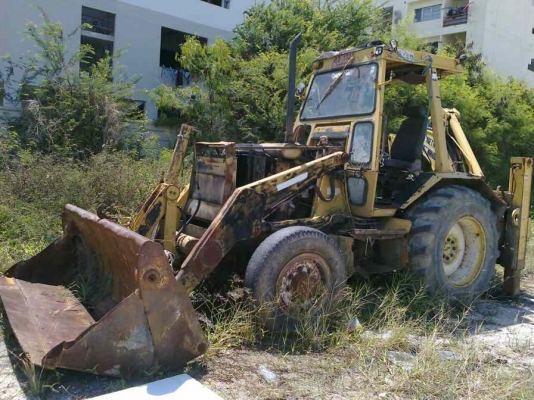 CAT METRO หน้าตักหลังขุดปุกกี๋เปิดตูดได้เคบใช้งานแล้วจอดสภาพเดิมๆๆเก่าๆๆตามสภาพต้องปรับถ่ายน้ำมันหม้อแบตเสีย เครื่องสตาจติดทำงานโดยรวมพอประมาณใช้ได้ ประมาณ 65 \% ขาย 230000