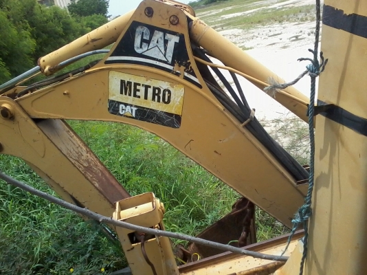 CAT METRO หน้าตักหลังขุดปุกกี๋เปิดตูดได้เคบใช้งานแล้วจอดสภาพเดิมๆๆเก่าๆๆตามสภาพต้องปรับถ่ายน้ำมันหม้อแบตเสีย เครื่องสตาจติดทำงานโดยรวมพอประมาณใช้ได้ ประมาณ 65 \% ขาย 230000