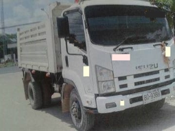 อิซูซู หกล้อ  210 แรงม้า ปี 52 รถอยู่ สุราษฏร์ธานี