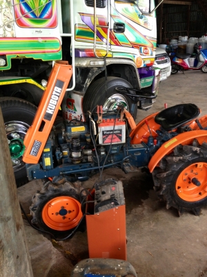 ต้องการขายรถไถB6000