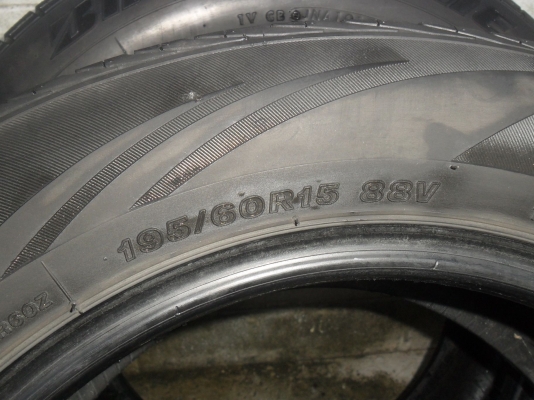 ยาง 195/60R15 สวยๆ 4 เส้น ราคา 1900 บาท ยาง 195/60R15 สวยๆ 4 เส้น ราคา 1900 บาท