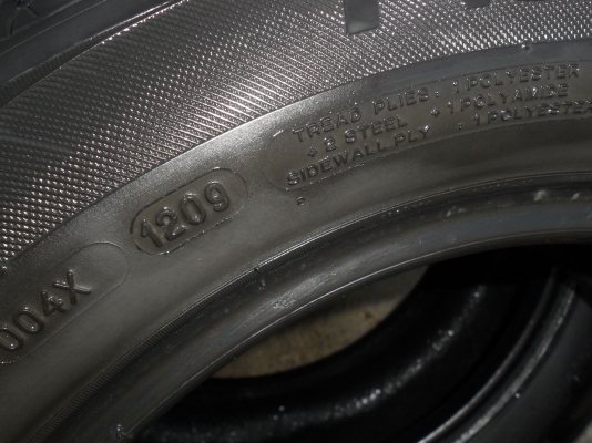 ยาง 195/60R15 สวยๆ 4 เส้น ราคา 1900 บาท ยาง 195/60R15 สวยๆ 4 เส้น ราคา 1900 บาท