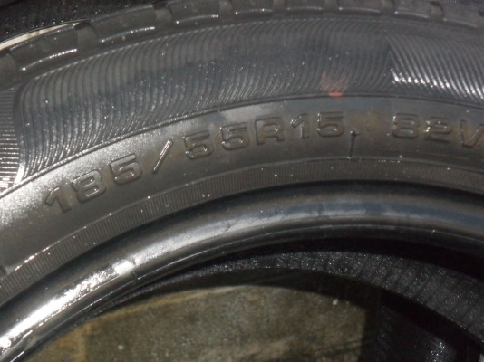 ยาง 185/55R15 สวยๆ 4 เส้น ราคา 1400 บาท