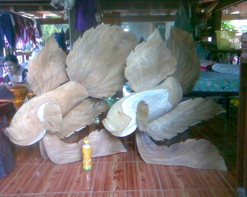 ปลากัดจีนแกะสลักจากตอไม้สักทอง ปลากัดจีนแกะสลักจากตอไม้สักทอง