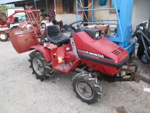 รหัสสินค้า :13001195  รถพรวนดินนั่งขับ HONDA รถสุดฮิตมาเร็วไปเร็ว สภาพสวยอุปกรณ์ติดมาพร้อม ยางดอกเต็ม สภาพ 80\% พร้อมใช้งาน