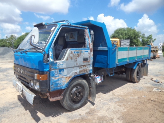 ขายรถ6ล้อดั้มโตโยต้า115  พร้อมใช้งานคับ