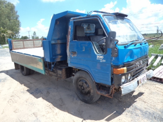 ขายรถ6ล้อดั้มโตโยต้า115  พร้อมใช้งานคับ