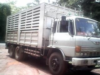 HINO F17 - 168 HP EH700 สิบล้อเพลาเดียว กระบะเหล็กคอกเกษตรความยาว 6.20 เมตรสภาพสวย เครื่องแห้งแรงดี หัวเก๋งบางเดิมดีภายในคอนโซลครบพร้อม พวงมาลัยเพาเวอร์ เบรคทริ๊ปฟี้ ช่วงล่างคัชซีไม่มีบวม ยางสภาพดี 10 เส้นประมาณ 70\% พร้อมบรรทุกพร้อมใช้งาน เอกสารทะเบียนครบ