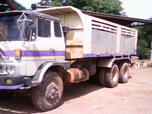 ต้องการขายรถสิบล้อดั้มHINO 725 สองเพลาดั้มเบรคจิฟฟี่