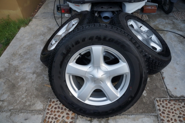 ขายล้อแม็กซ์ Isuzu 17" พร้อมยาง Bridgestone Dueler 255/65R17
