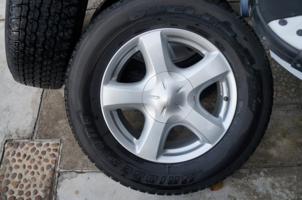 ขายล้อแม็กซ์ Isuzu 17" พร้อมยาง Bridgestone Dueler 255/65R17 ขายล้อแม็กซ์ Isuzu 17" พร้อมยาง Bridgestone Dueler 255/65R17