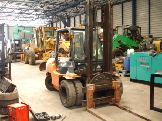 TOYOTA FORKLIFT 02-7FDK40 เสา 4 เมตร ปี 2007 ใช้งานแค่ 2895 ชม. นำเข้าจากญี่ปุ่น สวยไม่แพงครับ