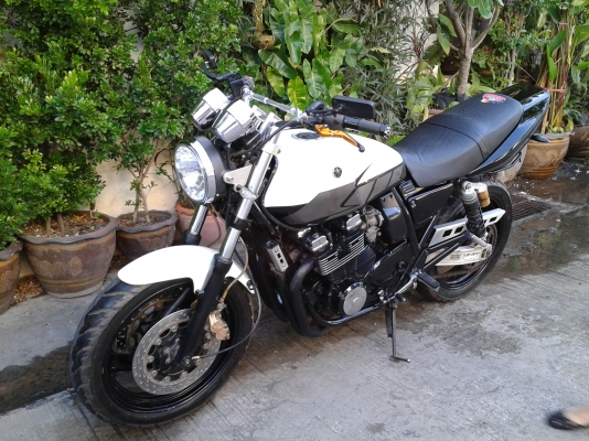 คุ้มโคตรๆ โอกาสทองมีไม่บ่อยครับ รีบๆนะครับ สภาพดีพร้อมใชังาน หาราคานี้ไม่มีแล้ว  ขายในราคา65,500ครับ xjr 400 ปี97 อินวอย สรรพสามิตรแท้  ขับกลับบ้านได้เลยคั