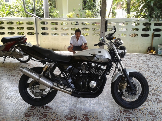 คุ้มโคตรๆ โอกาสทองมีไม่บ่อยครับ รีบๆนะครับ สภาพดีพร้อมใชังาน หาราคานี้ไม่มีแล้ว  ขายในราคา65,500ครับ xjr 400 ปี97 อินวอย สรรพสามิตรแท้  ขับกลับบ้านได้เลยคั