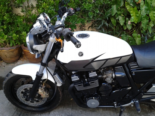 คุ้มโคตรๆ โอกาสทองมีไม่บ่อยครับ รีบๆนะครับ สภาพดีพร้อมใชังาน หาราคานี้ไม่มีแล้ว  ขายในราคา65,500ครับ xjr 400 ปี97 อินวอย สรรพสามิตรแท้  ขับกลับบ้านได้เลยคั