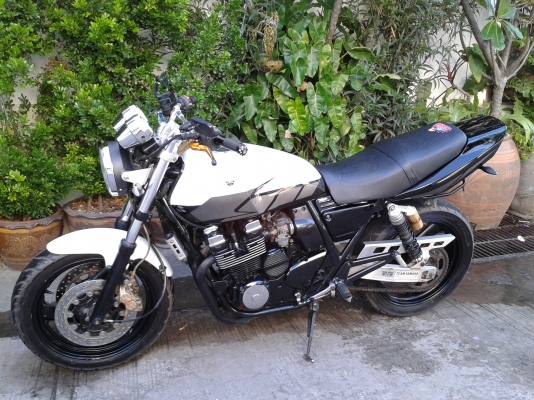 คุ้มโคตรๆ โอกาสทองมีไม่บ่อยครับ รีบๆนะครับ สภาพดีพร้อมใชังาน หาราคานี้ไม่มีแล้ว  ขายในราคา65,500ครับ xjr 400 ปี97 อินวอย สรรพสามิตรแท้  ขับกลับบ้านได้เลยคั