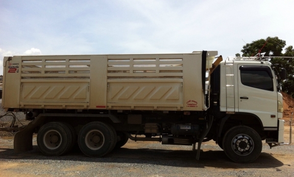 HINO MEGA SERIES 500 - 344 HP EURO3 ปี 55 รถพ่วงแม่+ลูก กระบะดั๊มพ์เหล็กของสามมิตรลอนเฉียงสภาพสวยจัด ลูก 3 เพลาดั๊มพ์ความยาว 6.50 เมตร เครื่องแน่นแรงดี ภายในเก๋งสวยอุปกรณ์ครบครัน CD พ.เพาเวอร์ ก.ไฟฟ้า ระบบเบรคทริ๊ปฟี้ ช่วงล่างแน่นทั้งแม่ลูก ยางสภาพเต็มดี HINO MEGA SERIES 500 - 344 HP EURO3 ปี 55 รถพ่วงแม่+ลูก กระบะดั๊มพ์เหล็กของสามมิตรลอนเฉียงสภาพสวยจัด ลูก 3 เพลาดั๊มพ์ความยาว 6.50 เมตร เครื่องแน่นแรงดี ภายในเก๋งสวยอุปกรณ์ครบครัน CD พ.เพาเวอร์ ก.ไฟฟ้า ระบบเบรคทริ๊ปฟี้ ช่วงล่างแน่นทั้งแม่ลูก ยางสภาพเต็มดี