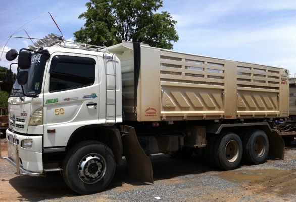 HINO MEGA SERIES 500 - 344 HP EURO3 ปี 55 รถพ่วงแม่+ลูก กระบะดั๊มพ์เหล็กของสามมิตรลอนเฉียงสภาพสวยจัด ลูก 3 เพลาดั๊มพ์ความยาว 6.50 เมตร เครื่องแน่นแรงดี ภายในเก๋งสวยอุปกรณ์ครบครัน CD พ.เพาเวอร์ ก.ไฟฟ้า ระบบเบรคทริ๊ปฟี้ ช่วงล่างแน่นทั้งแม่ลูก ยางสภาพเต็มดี HINO MEGA SERIES 500 - 344 HP EURO3 ปี 55 รถพ่วงแม่+ลูก กระบะดั๊มพ์เหล็กของสามมิตรลอนเฉียงสภาพสวยจัด ลูก 3 เพลาดั๊มพ์ความยาว 6.50 เมตร เครื่องแน่นแรงดี ภายในเก๋งสวยอุปกรณ์ครบครัน CD พ.เพาเวอร์ ก.ไฟฟ้า ระบบเบรคทริ๊ปฟี้ ช่วงล่างแน่นทั้งแม่ลูก ยางสภาพเต็มดี