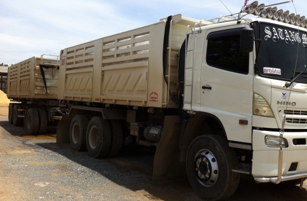 HINO MEGA SERIES 500 - 344 HP EURO3 ปี 55 รถพ่วงแม่+ลูก กระบะดั๊มพ์เหล็กของสามมิตรลอนเฉียงสภาพสวยจัด ลูก 3 เพลาดั๊มพ์ความยาว 6.50 เมตร เครื่องแน่นแรงดี ภายในเก๋งสวยอุปกรณ์ครบครัน CD พ.เพาเวอร์ ก.ไฟฟ้า ระบบเบรคทริ๊ปฟี้ ช่วงล่างแน่นทั้งแม่ลูก ยางสภาพเต็มดี