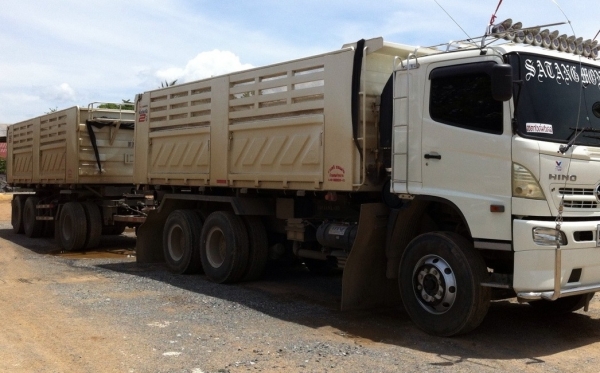 HINO MEGA SERIES 500 - 344 HP EURO3 ปี 55 รถพ่วงแม่+ลูก กระบะดั๊มพ์เหล็กของสามมิตรลอนเฉียงสภาพสวยจัด ลูก 3 เพลาดั๊มพ์ความยาว 6.50 เมตร เครื่องแน่นแรงดี ภายในเก๋งสวยอุปกรณ์ครบครัน CD พ.เพาเวอร์ ก.ไฟฟ้า ระบบเบรคทริ๊ปฟี้ ช่วงล่างแน่นทั้งแม่ลูก ยางสภาพเต็มดี HINO MEGA SERIES 500 - 344 HP EURO3 ปี 55 รถพ่วงแม่+ลูก กระบะดั๊มพ์เหล็กของสามมิตรลอนเฉียงสภาพสวยจัด ลูก 3 เพลาดั๊มพ์ความยาว 6.50 เมตร เครื่องแน่นแรงดี ภายในเก๋งสวยอุปกรณ์ครบครัน CD พ.เพาเวอร์ ก.ไฟฟ้า ระบบเบรคทริ๊ปฟี้ ช่วงล่างแน่นทั้งแม่ลูก ยางสภาพเต็มดี