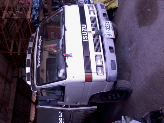 ต้องการขายรถหกล้อISUZU NPR 115 ช่วงยาว 5 เมตร