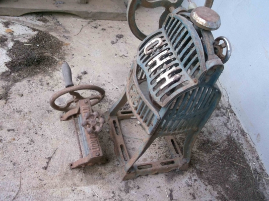 เครื่องใสน้ำแข็งกับเครื่องบดปลาหมึก ขายพี่ พงษ์ แล้ว