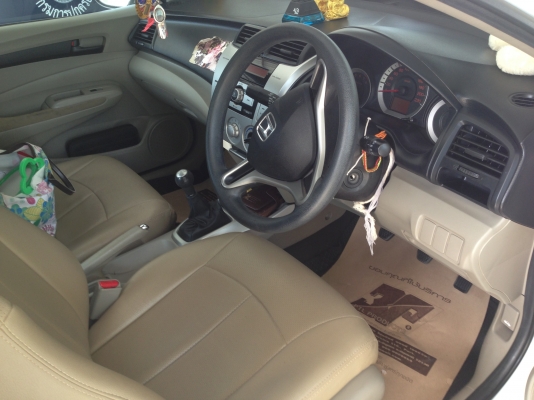 HONDA CITY VTEC 1.5 MT ปี 2011 รถบ้านสีบางเดิมๆทั้งคัน เจ้าของใช้งานน้อยใช้งานรักษา วิ่งได้ 50,344 กม.สวยจัดทั้งคัน เครื่องแห้งแรงดี ภายในเก๋งสวยหรู CD เบาะหนัง พ.เพาเวอร์ ก.ไฟฟ้า ช่วงล่างยางสภาพดี 80\% พร้อมใช้งานได้เลย เอกสารทะเบียนภาษีครบพร้อมโอน ราคาต่