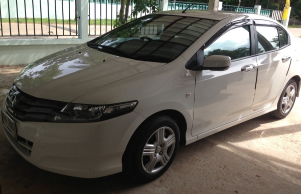 HONDA CITY VTEC 1.5 MT ปี 2011 รถบ้านสีบางเดิมๆทั้งคัน เจ้าของใช้งานน้อยใช้งานรักษา วิ่งได้ 50,344 กม.สวยจัดทั้งคัน เครื่องแห้งแรงดี ภายในเก๋งสวยหรู CD เบาะหนัง พ.เพาเวอร์ ก.ไฟฟ้า ช่วงล่างยางสภาพดี 80\% พร้อมใช้งานได้เลย เอกสารทะเบียนภาษีครบพร้อมโอน ราคาต่