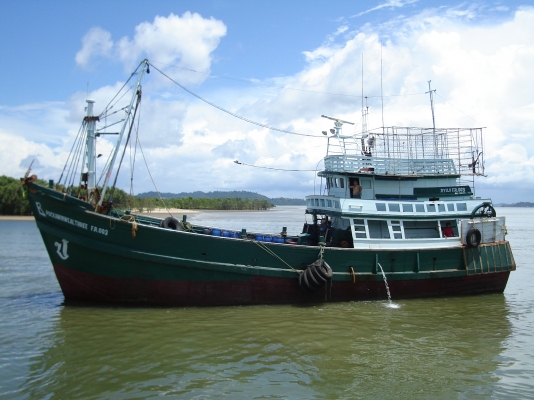 เรือประมงสภาพดี พร้อมใช้งาน(เจ้าของขายเอง)สนใจขอดูเรือติดต่อ เอ็ม084-0066096
