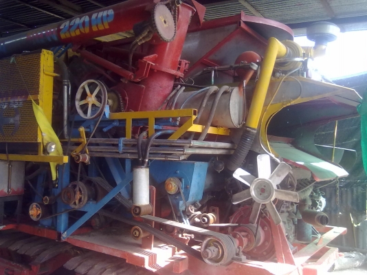 ขายรถเกี่ยวข้าวอุ้ม+รองกระสอบ 2.5ตัน