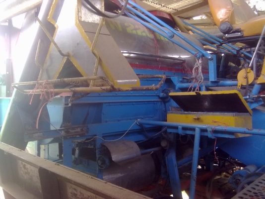 ขายรถเกี่ยวข้าวอุ้ม+รองกระสอบ 2.5ตัน