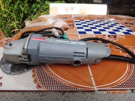 เครื่องเจียรไฟฟ้าMakitaรุ่น 9500NB สภาพใหม่ ราคาถูก เครื่องเจียรไฟฟ้าMakitaรุ่น 9500NB สภาพใหม่ ราคาถูก