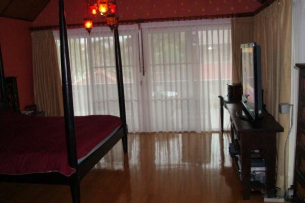 บ้าน 2 ชั้น หลังบ้านติดทะเล นาจอมเทียน พัทยา