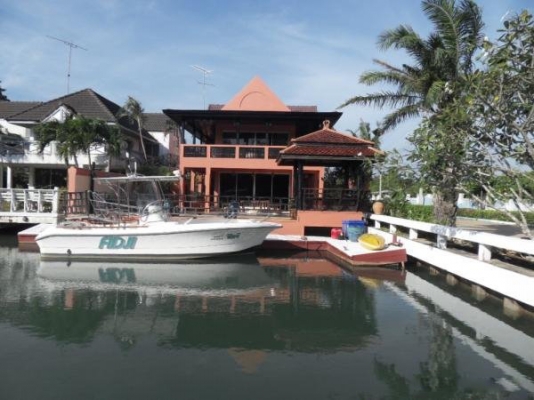 บ้าน 2 ชั้น หลังบ้านติดทะเล นาจอมเทียน พัทยา