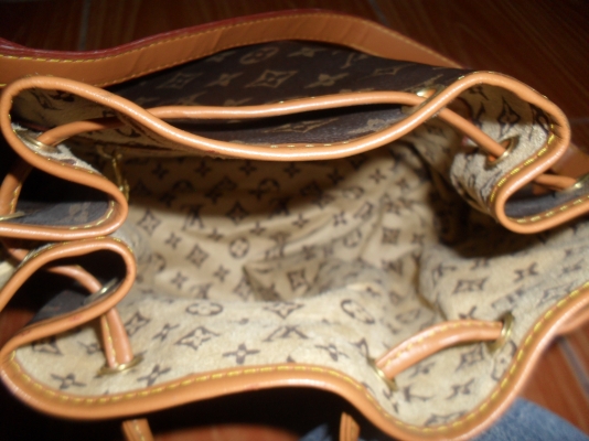 กระเป๋า LOUIS VUITTON