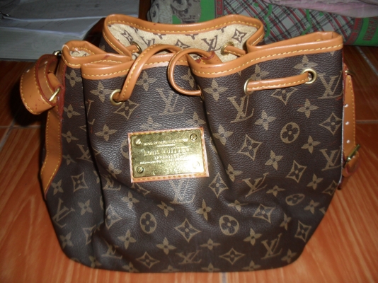 กระเป๋า LOUIS VUITTON