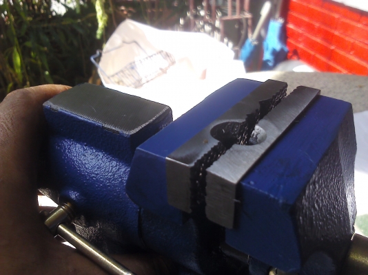 ปากากาจับชิ้นงานของ USA .ปากหมุนได้สองด้านขนาด3 นิ้วและ2นิ้ว แข็งแรงหมุนได้ทุกจุดปรับเปลี่ยนองศาง่าย ปากากาจับชิ้นงานของ USA .ปากหมุนได้สองด้านขนาด3 นิ้วและ2นิ้ว แข็งแรงหมุนได้ทุกจุดปรับเปลี่ยนองศาง่าย