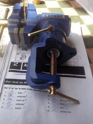 ปากากาจับชิ้นงานของ USA .ปากหมุนได้สองด้านขนาด3 นิ้วและ2นิ้ว แข็งแรงหมุนได้ทุกจุดปรับเปลี่ยนองศาง่าย ปากากาจับชิ้นงานของ USA .ปากหมุนได้สองด้านขนาด3 นิ้วและ2นิ้ว แข็งแรงหมุนได้ทุกจุดปรับเปลี่ยนองศาง่าย