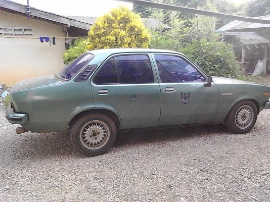 ขายรถเก๋งโบราณ Izusu Gemini 2523