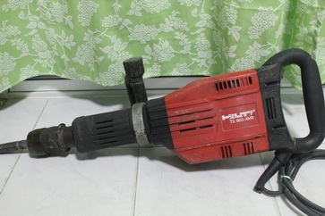 เครื่องสกัดคอนกรีตไฟฟ้า ยี่ห้อ ฮิลติ TE905 AVR กำลังสูงพร้อมใช้ครับ