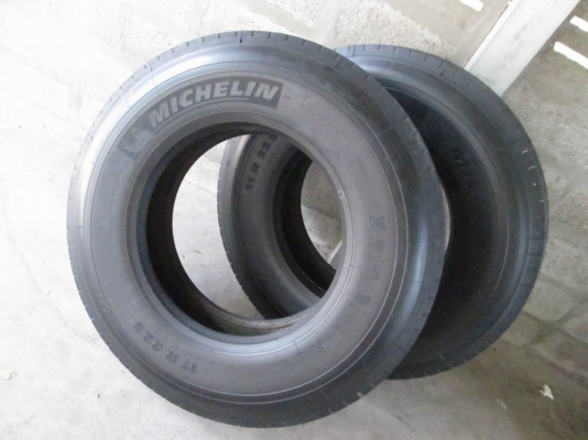 ขายยางใหม่ปี 2013 ครับ มิชลิน 11r 22.5 (4เส้น)
