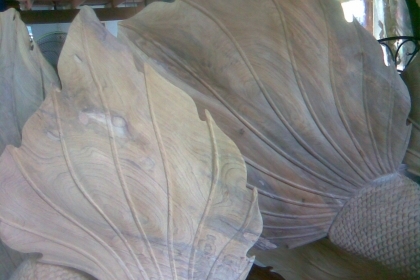 ปลากัดจีนแกะสลักจากตอไม้สักทอง