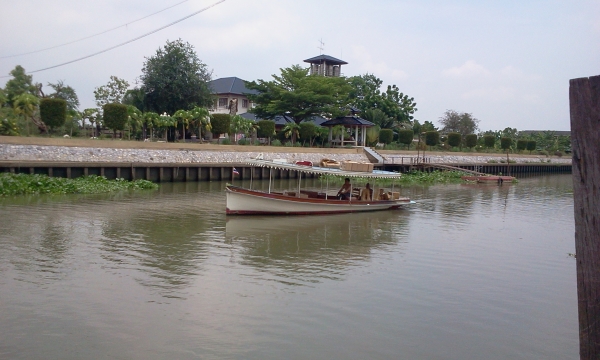 ต้องการขายเรือยนต์โบราณ ไม้สักทั้งลำ ราคา 250000บาท มีทะเบียนพร้อม